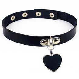 Chokers Handmade PU Leather Necklaces Punk Chocker Gothic Collar On Neck Heart Pendant Goth Female Necklace Jewelry1