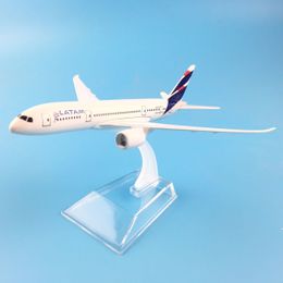 16CM LATAM Airlines metal Diecast aircraft model ,Airbus airplane model Kids Toys plane children New Year/Birthday/Collections LJ200930