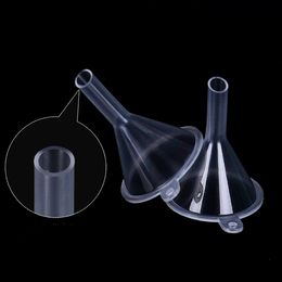 Mini Transparent Plastic Small Funnels Perfume Essential Oil Empty Bottle Liquid Filling Funnels Kitchen ToolsT2I51619