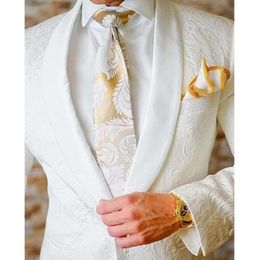 Ternos masculinos personalizados Estilo Branco Groomsmen Shawl Lapel noivo Tuxedos Homens Suits de Casamento Melhor Homem Blazer 2 Peças (Casaco + Calças) 201105