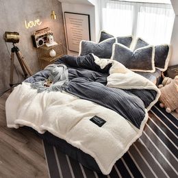 New velvet Fleece bedding sets 4pcs stripe duvet cover flat fitted sheet pillowcase winter warm bed linen Flannel queen king 201114