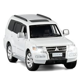 1/32 Pajero V97 Simulation Toy Vehicles Model Alloy Children Toys Genuine License Collection Gift Car Kids 6 open door LJ200930