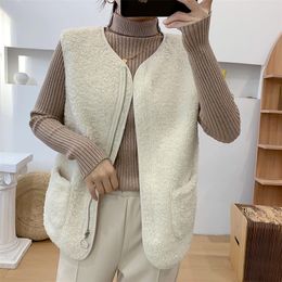 Winter Vest Women Sleeveless Coat Faux Lamb Fur warm Jackets Korea Casual Solid Colour V Neck Pockets Thermal Waistcoat 201214