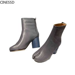 Boot Women Cow Leather / Sheepskin Split Toe Ankle Ninja Tabi Boots Real 8cm Round Heels High Mm6 Genuine Shoes 220310