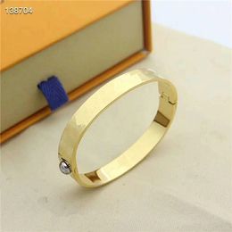 Top Rose Gold Classic Bracelet Women Jewellery Design Diamond Bracelet Fashion Titanium Steel Bracelet Gold-plated Never fade