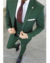 New Arrival Groomsmen Peak Lapel Groom Tuxedos Dark Green Men Suits Wedding/Prom/Dinner Best Man Blazer ( Jacket+Pants+Tie+Vest ) K700