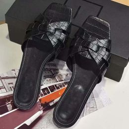 2021 Новый роскошный дизайнер Slipper Women Sandals Top-Quality Super Classic Casual Slipper Sandy Flip Flops Размер 34-42 с коробкой