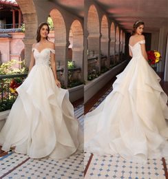 New Arrival Chic A-line Wedding Dresses Sexy Off-shoulder Appliqued Lace Ruffles Bridal Gown Sweep Train Robes De Mariée