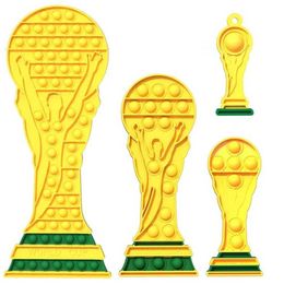 2022 world cup ring Katar 2022 Weltmeisterschaft Fußball Fußball Trophäe Push Popper Fidget Spielzeug Poo-ITS Bord Einfache Schlüsselanhänger Kette Halter Champion Award Sports Spiel Pädagogisches Spielzeug GQ3RD7F
