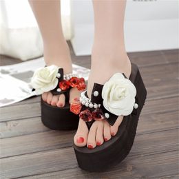 Increasing Anti-landslide Thick Soled Fip Flops Luxury Flower Beading Pearl Slide Slippers Wedge Heel Beach Slipper Y200423