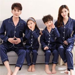 Family Matching Pyjamas Set Father Mother Daughter Son Fits Long Sleeve Silk Family Matching Sleepwear Nightwear LJ201111