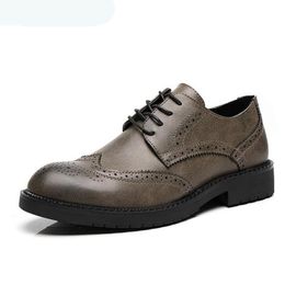 New Men Dress Shoes Retro Bullock men's Handmade oxford wedding shoes Big Size Genuine Leather Lace-up Male shoes