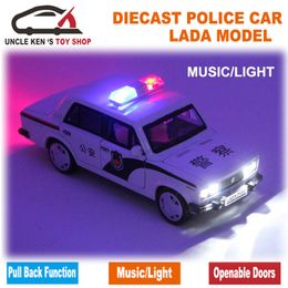 Scale LADA Russian Police Car, Diecast Models, Boy Toys With Gift Box/Openable Doors/Pull Back Function/Music/Light LJ200930