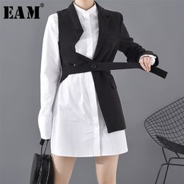 [EAM] Women Black Asymmetrical Contrast Colour Blazer New Lapel Long Sleeve Loose Fit Jacket Fashion Spring Autumn 2020 LJ201021