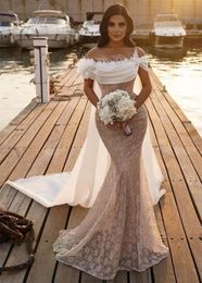 Стильно с плеча перо кружева русалка свадебное платье с длинным мыс цветы жемчуг бисером Boho Beach Bridal платья сексуальные невесты свадебные платья 2022 новый стиль