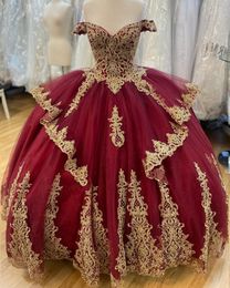 Burgundy Gold Quinceanera Dress 2022 Lace Appliques Crystals Tiered Glitter Tulle Ballgown Vestido De 15 Anos Off Shoulder Sweet 15 16 Gowns Quince Lace-Up