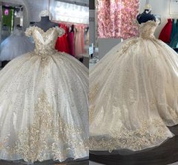Light Champagne Quinceanera Dresses Ruffles Sparkly Sequins Off the Shoulder Sweep Train Tulle Sweet 16 Pageant Ball Gown Custom Made Formal Occasion vestidos