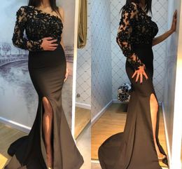 Classic Black Mermaid Evening Dresses Formal One Shoulder Long Sleeve Lace Appliqued Prom Gowns Side Slit Satin Arabic Formal Wear AL8486