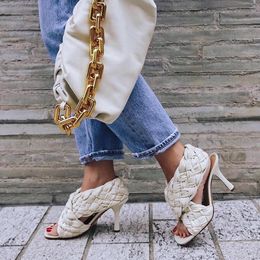 Sandali in pelle incrociata alla moda Scarpe con punta aperta avvolte alla caviglia Sandali in pelle morbida Designer popolare Estate di alta qualità Nuove scarpe da donna
