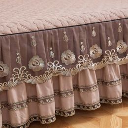 European Luxury Bedspreads and 2PCS Pillowcase Thick Cotton Bed Skirt with Lace Edge Twin Queen King Size Bedding Set Non-slip 201272E