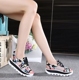 Sommer Frauen Platform Sandalen Plattform Keile Dicke Sohlen Schuhe Frau Lace Up Atmungsaktive Mesh Sport Sandalen Hausschuhe Folien