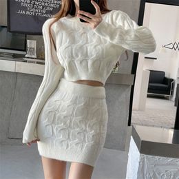 Elegant Fall Winter Knitted 2 Piece Set Chic Women Sexy O Neck Sweater Crop Top + Bodycon Mini Skirt Korean Suit 220302