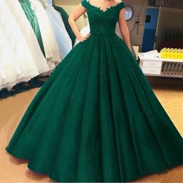 2021 Vintage Dark Green Ball Gown Evening Dresses Long Floor Length V Neck Evening Gowns Ruched Lace Applique Formal Dress Customised
