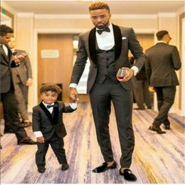 Newest Groomsmen Shawl Black Lapel Groom Tuxedos Dark Grey Men Suits Wedding/Prom/Dinner Best Man Blazer ( Jacket+Pants+Tie+Vest ) K775