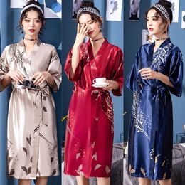 Women Silk Sexy Kimono Satin Bathrobe Knee Length Bridesmaid Leaf Bath Robe Plus Size Bride Dressing Gown for Wedding Sleepwear 210203