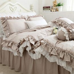 Европейская постельное белье Khaki Doubling Crack Clace Dovet Cover Bedging Elegant Petspread Кровать Свадебный декор Кровать Одежда HM-04B 201113