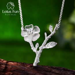 Lotus Fun Real 925 Sterling Silver Handgjorda Designer Fina smycken Blomma i regnet Halsband med hänge för Kvinnor Collier Q0531