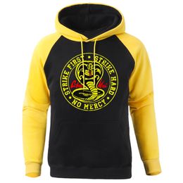 Felpa con cappuccio Cobra Kai Stampa Nuovo Autunno Caldo Uomo Raglan Felpe con cappuccio Big Size Harajuku Uomo Felpa Street Fashion Punk Mens Pullover X1227