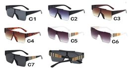 Freies Verschiffen 10pcs neue Ankunfts-klassische Art-Männer-Sonnenbrille-Frau-Strand-fahrende Sonnenbrille-eleganter schwarzer Rahmen-Mann verbundene Gläser