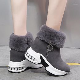 Outfits con tacones de puntas abiertas