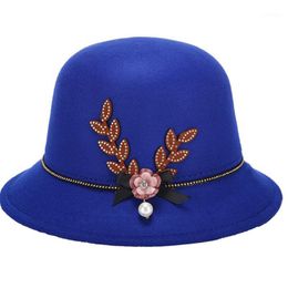 Stingy Brim Hats Women Summer Spring Autumn Winter Fedoras Flower Pearl Decorated Felt Cap Warm Easy Elegant Bowler Hat1