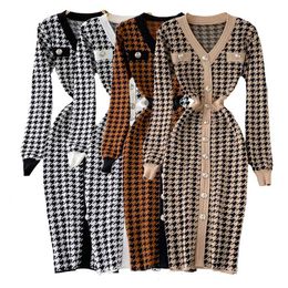 Autumn Elegant Temperament V-neck Hit Color Dress Office Lady Single-breasted Houndstooth Knitted Stretch Dres Clothing 211221