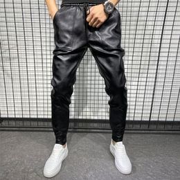 Winter Thick Warm PU Leather Pants Men Clothing 2022 Simple Big Pocket Windproof Casual Motorcycle Trousers Black Plus Size 220212