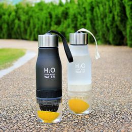 650ml Infuser Water Bottle Plastic Fruit Infusion Kids Drink Outdoor Sports Bottle Juice Lemon Portable Kettle 201105