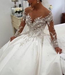 Luxuriöse Kristalle Perlen Blumen A-Linie Brautkleid aus der Schulter Langarm Arabisch Dubai Brautkleider Satin Hofzug Robe De Mariee Vestido 2022 Brautkleider