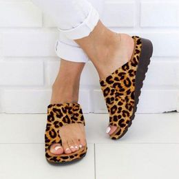 Women Slippers Woman Leopard Casual Wedges Women's PU Leather Flip Flops Foot Correction Sandal Orthopaedic Bunion Corrector Y200624