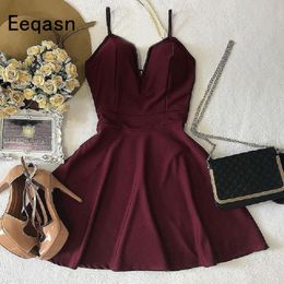 2020 Short Homecoming Dresses 8th Grade Burgundy V Neck Prom Dresses Junior High Cute Graduation Formal Cocktail Dresses