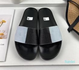 2021 Couple Sandal Men Women slipper Fashion Designers Flat Slides Flip Flops Summer Outdoor Loafers Bath Shoes Beachwear Slippers With Orig