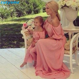 Family Look Matching Mother Daughter Clothes Mom Daughter Chiffon Long Dress Mommy And Me Off Shoulder Sleeve Beach Dresses LJ201111