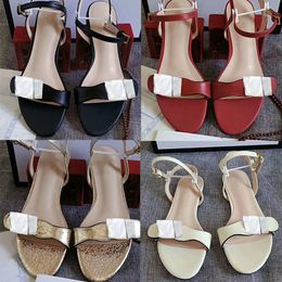 Sandálias duplas douradas deslizantes femininas de couro real chinelo plano Designer sapatos femininos de verão largos sandálias planas femininas chinelo com caixa