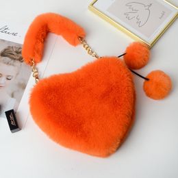 Yeni Kadın Kış Faux Kürk Çanta Bayan Kalp Şekli Peluş Çanta Kadın Moda Telefon Çanta Genç Kız Hediye Kawaii Parti Tote Çantalar