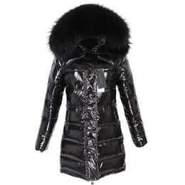 MAOMAOKONG Winter lange weiße Entendaunenfutter echter Waschbärpelzkragen warme schwarze glänzende Streetwear-Jacke Damen 201026