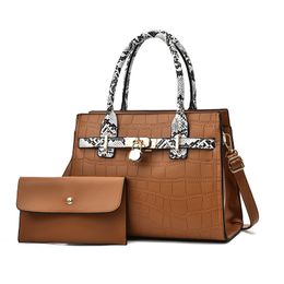 Borse a tracolla in pelle da donna di fabbrica all'ingrosso borsa in pelle goffrata tendenza strada grande borsa tote moda a tre strati elegante zaino a contrasto Joker 6552