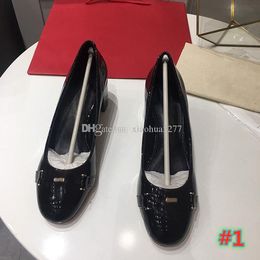 Brand new girl fashion designer di lusso in pelle verniciata tacchi alti scarpe da sposa da donna scarpe casual formale scatola di lacci delle scarpe 34-41