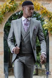 Brand New Groomsmen Peak Lapel Groom Tuxedos Light Grey Men Suits Wedding/Prom/Dinner Best Man Blazer ( Jacket+Pants+Tie+Vest ) K878