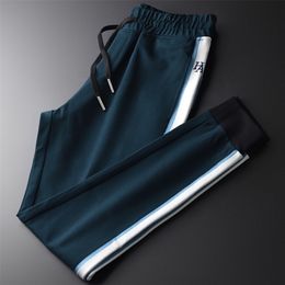 Minglu Green Mens Pants Luxury Embroidery Casual Sport Male Pants Plus Size 4xl Autumn And Winter Slim Fit Thick Man Trousers 201110